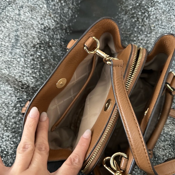 Michael Kors monogram crossbody/tote - Picture 5 of 9